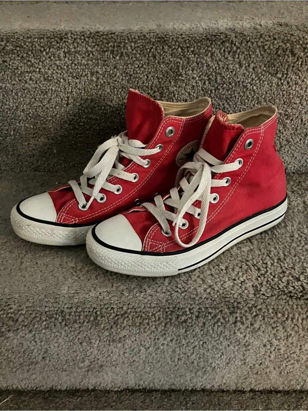 IN GREAT CONDITION! CONVERSE CHUCK TAYLOR ALL STAR HI TOPS KIDS UNISEX SIZE 4